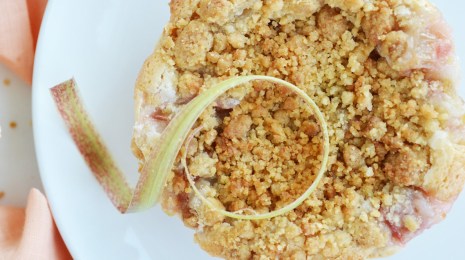 Mini Rhubarb Crumble Pies