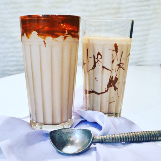 Indulge in a peanut butter Nutella milkshake 😍 recipe now on the blog. Link in bio! #dessert #food #desserts #TagsForLikes #yum #yummy #amazing #instagood #instafood #sweet #icecream #dessertporn #delish #foods #delicious #tasty #eat #eating #hungry #foodpics #sweettooth #milkshake #peanutbutter #nutella #angean #angeanblog #blogger #foodphotography #foodporn