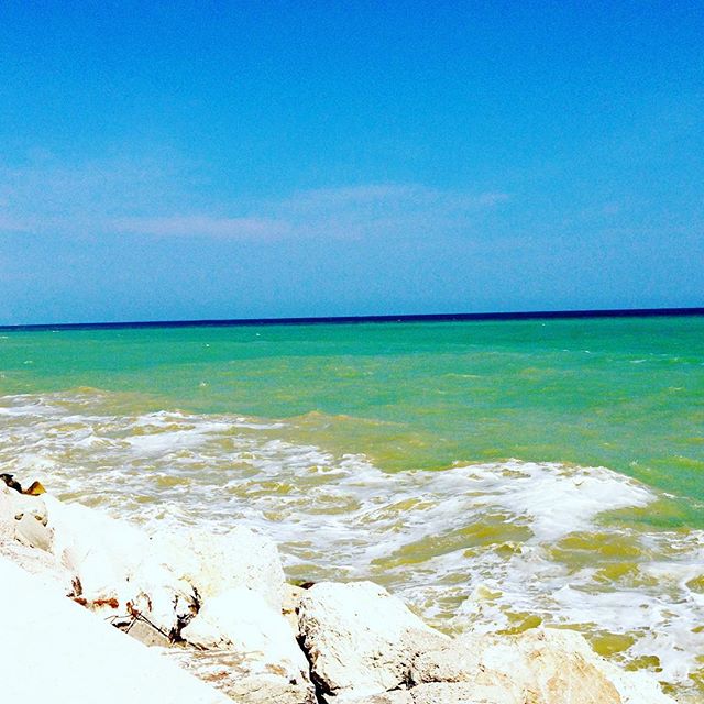 Visit Fano on your next trip to Italy. Full post now on the blog ☀️🌊💙 #Italy #Adriatic #sea #angean #angeanblog #lifestyle #travel #instagood #travelgram #wanderlust #waves #family #fishingtown #coast #coastal #photography #beach #sun #sand #salt #europe #summer #happy #beautiful #tbt
