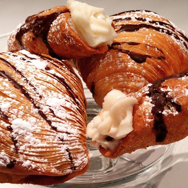 Sfogliatelle and cannoli for dessert tonight 👌🏼 #Italian #dessert #cannoli #sfogliatelle #food #foodporn #foodphotography #dessertporn #eat #yummy #chocolate #toronto #delicious #instafood #dolce